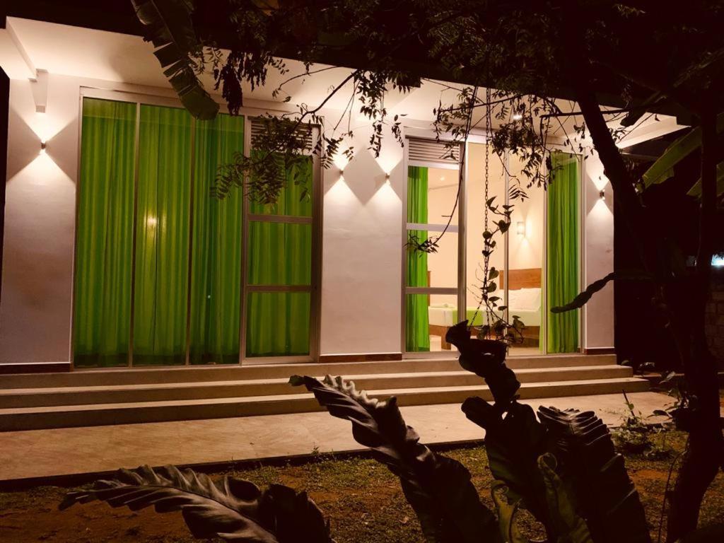 טיסמהרמה Elegant Lake House מראה חיצוני תמונה