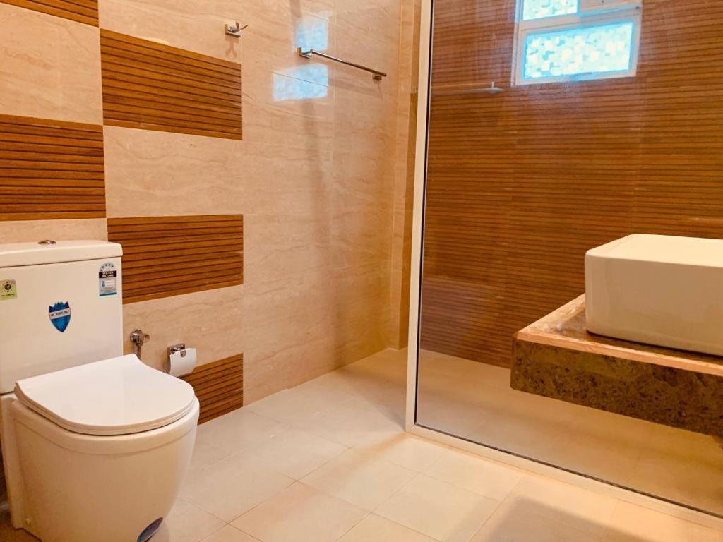 טיסמהרמה Elegant Lake House מראה חיצוני תמונה